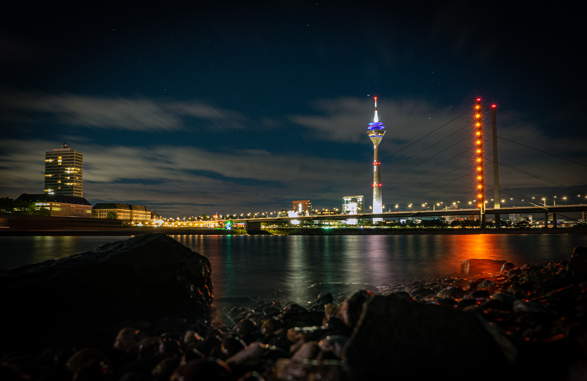 Düsseldorf bei Nacht, Copyright Stephan Siemon © belichtet.net, Stephan Siemon